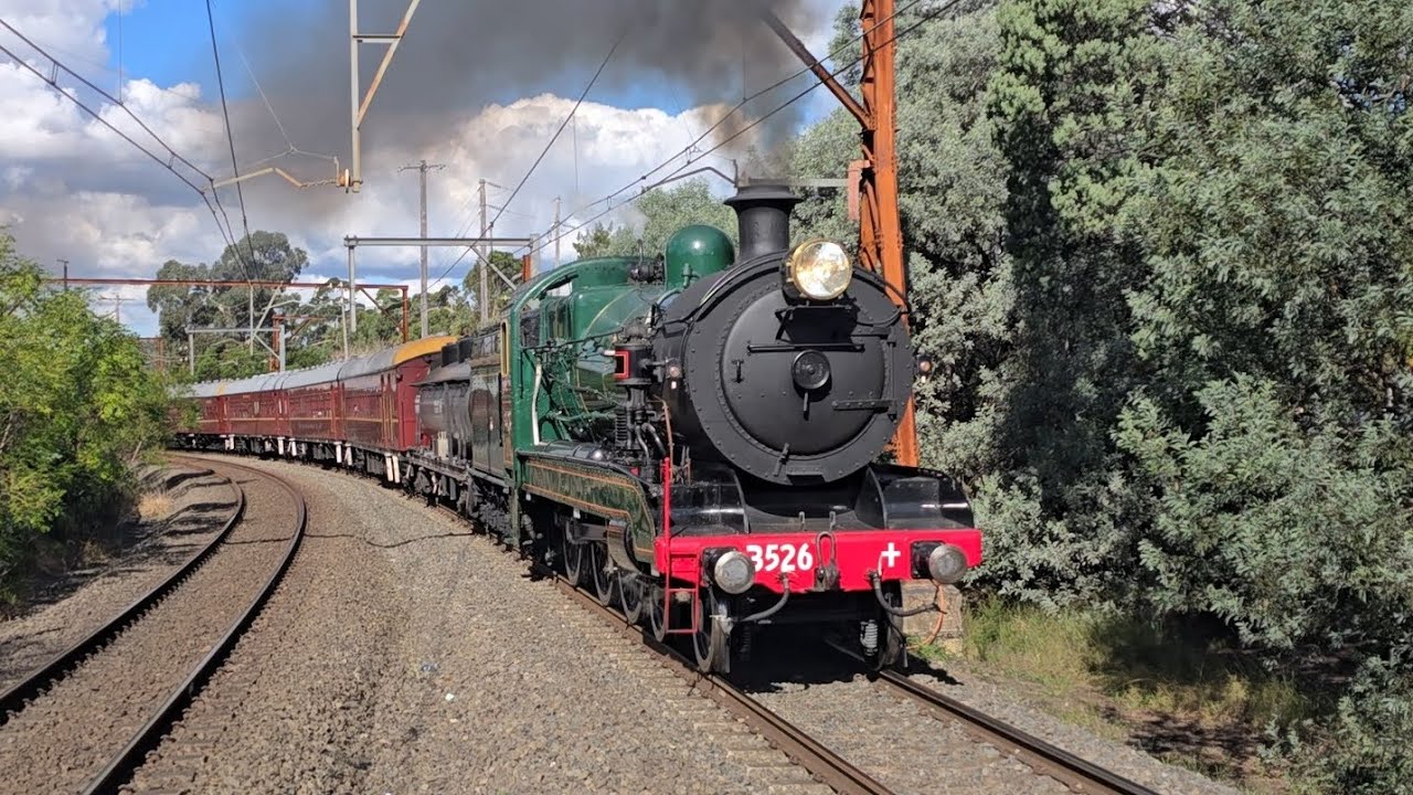 Steam locomotive 3526 - YouTube