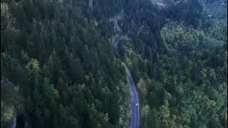 Rekaman Drone Mobil Di Jalan