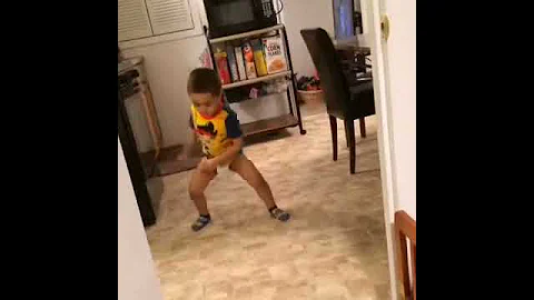 3 year old dancing to Biggy