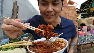 ก๋วยเตี๋ยวหมูกรอบ กับหัวหวาย ร้านแม่เลียน