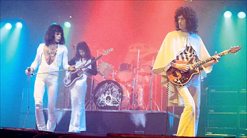 Bohemian Rhapsody: First ever live performance Queen: Liverpool(11/14/75)