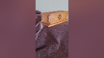 Dovetail box with basic carving made only with hand tools