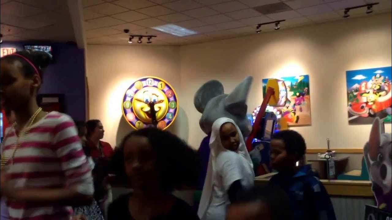 Chuck E Cheese Cupid Shuffle Live Youtube