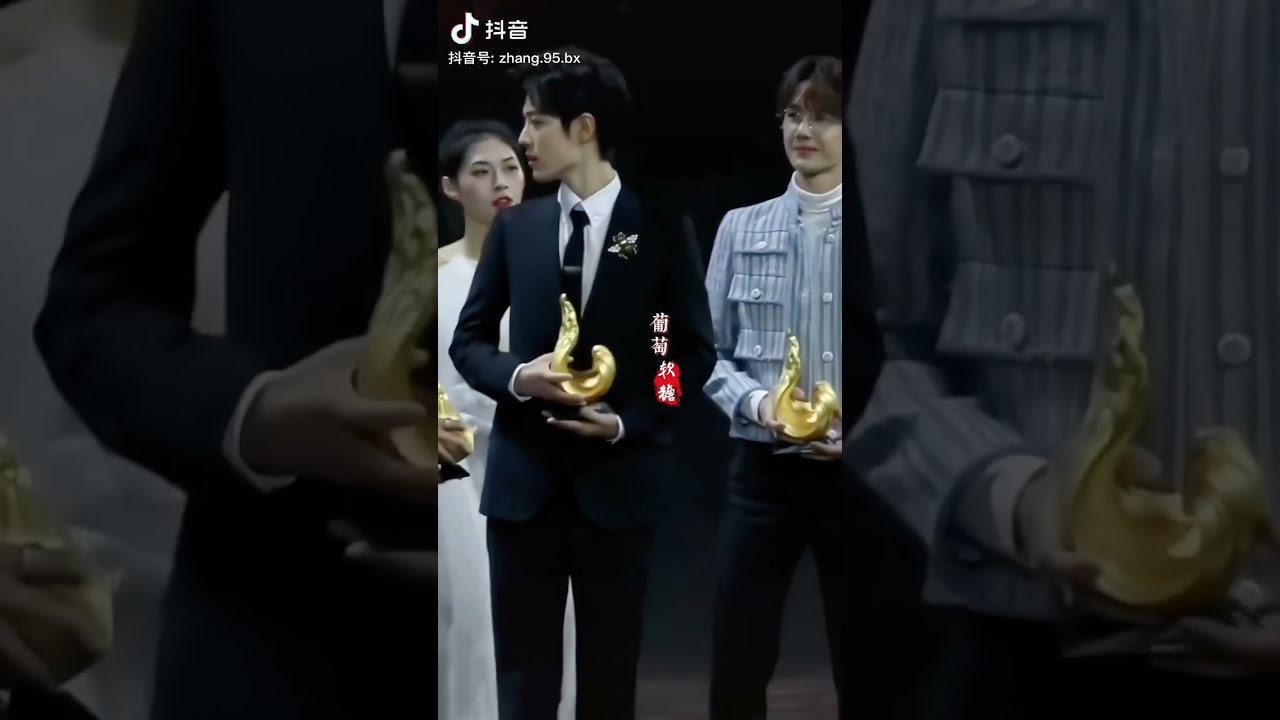 Wang Yibo doesn't even like to look at anyone other than Xiao Zhan🤗🤗 #wangyibo #xiaozhan #shorts