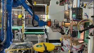 Automatic multi-nut welder with robot arm load & unload