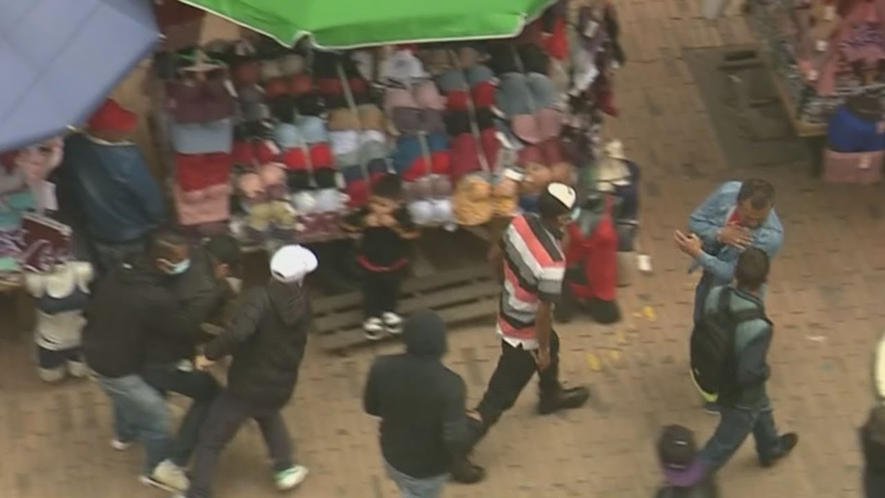 Noticias Caracol grabó cómo ladrones siembran el terror en la plaza de La Mariposa, en Bogotá