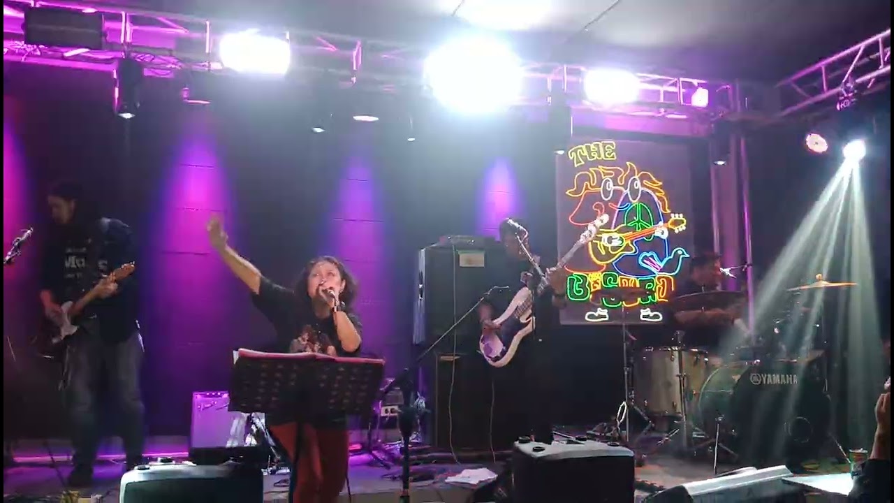 FUDGĪNAZ cover Nena's 99 RED BALLOONS @The70sbistroOfficial  12.27.25