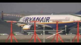 Spotting Girona Airport Lege Lots Of Ryanair