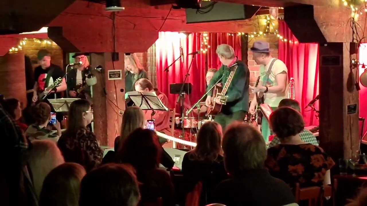 Latebird's New Year Bash (w. Janne Laurila) : Love and Only Love