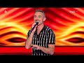 Ένα νέο επεισόδιο των Blind Auditions ξεκινά και οι coaches παίρνουν τις θέσεις τους