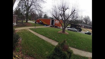 Time lapse of the moving truck unloading