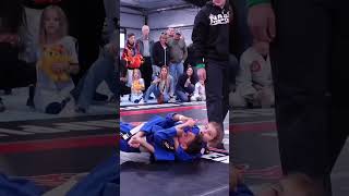 Kira Jiujitsu Takedown + Choke / Queda + Estrangulamento #jiujitsu #fightlikeagirl #graciebarra