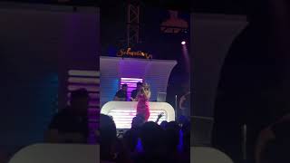 Merve Özbey ~ Yaramizda Kalsin (Canli)