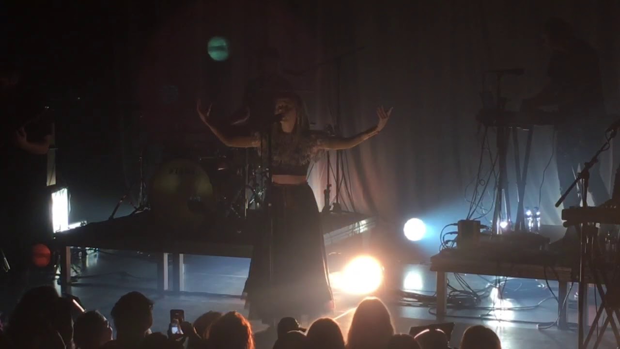 Aurora - Soft Universe - Live at the Melkweg