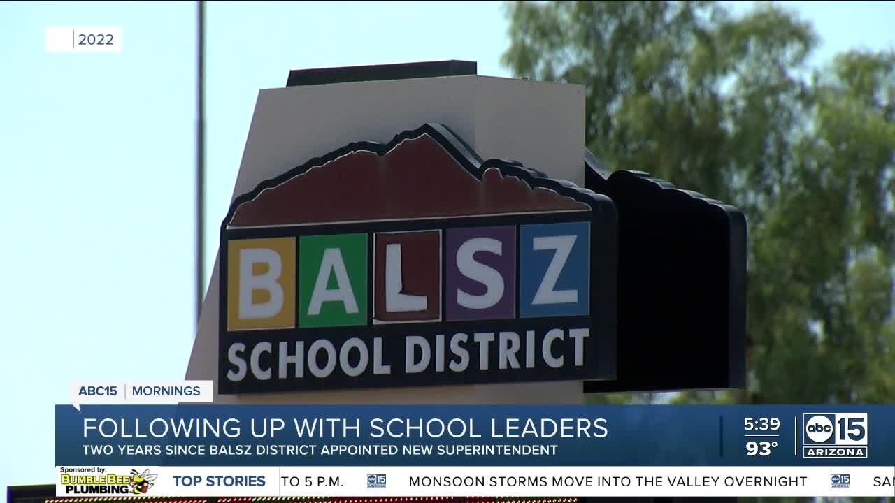 Balsz School District welcomes its students back to class Monday - YouTube