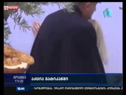 ვატიკანში, შობის დღესასწაულზე,  “ფემენის” აქტივისტი წმინდა პეტრეს მოედანზე გაშიშვლდა