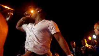 Bobby V performs lights down low 2