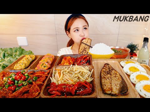<strong>SUB</strong>) 한식12첩반상 한식인데 막걸리가 빠질수 없쥬 (쌈도싸머겅) 제육볶음 생선구이 땡초 집밥 먹방 Korean <strong>Food</strong> MUKBANG ASMR yummy eating show