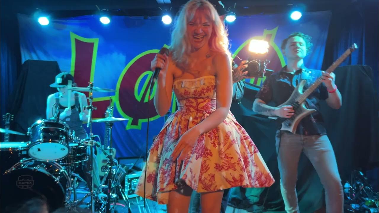 Ella Red - "Put Your Money Where Your Mouth Is" - Live in Austin Ella Red - "Put Your Money Where Your Mouth Is" - Live in Austin