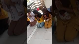 lgi latihan nari klo ada yg nanya ini nari saman buat samen di sekolah agama somoga lancar ya