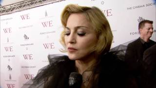 W.E.: Premiere Madonna Interview [HD] | ScreenSlam Resimi