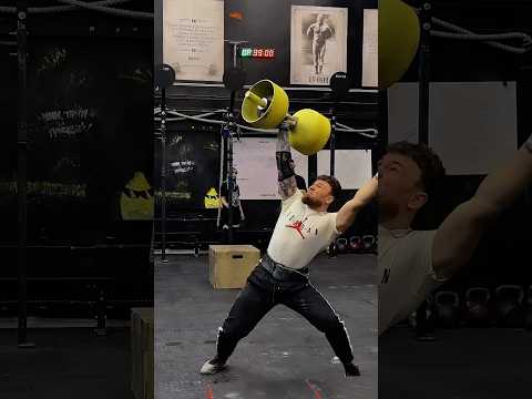 Поднял огромную гантель. (Полный выпуск на канале) #icedolotov #dumbbell #strong