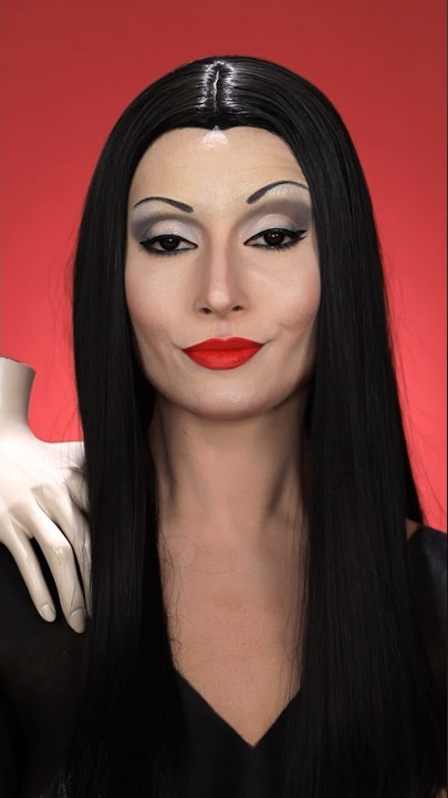 Morticia Addams at your service 🛎️ 🦇 #morticiaaddams #addamsfamily #halloweenmakeup #cosplay