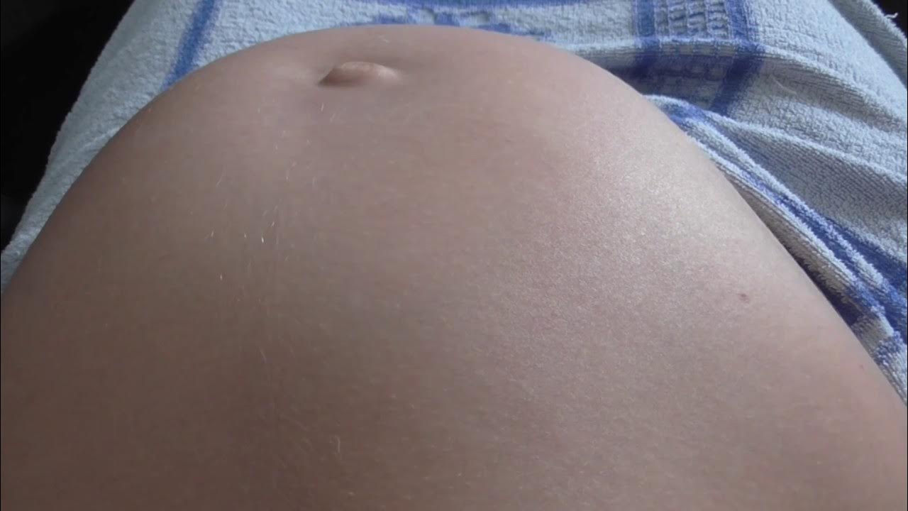 Шевеления на 12 неделе. Шевеление малыша в животе. Беременный живот. Ребенок в животе беременной.
