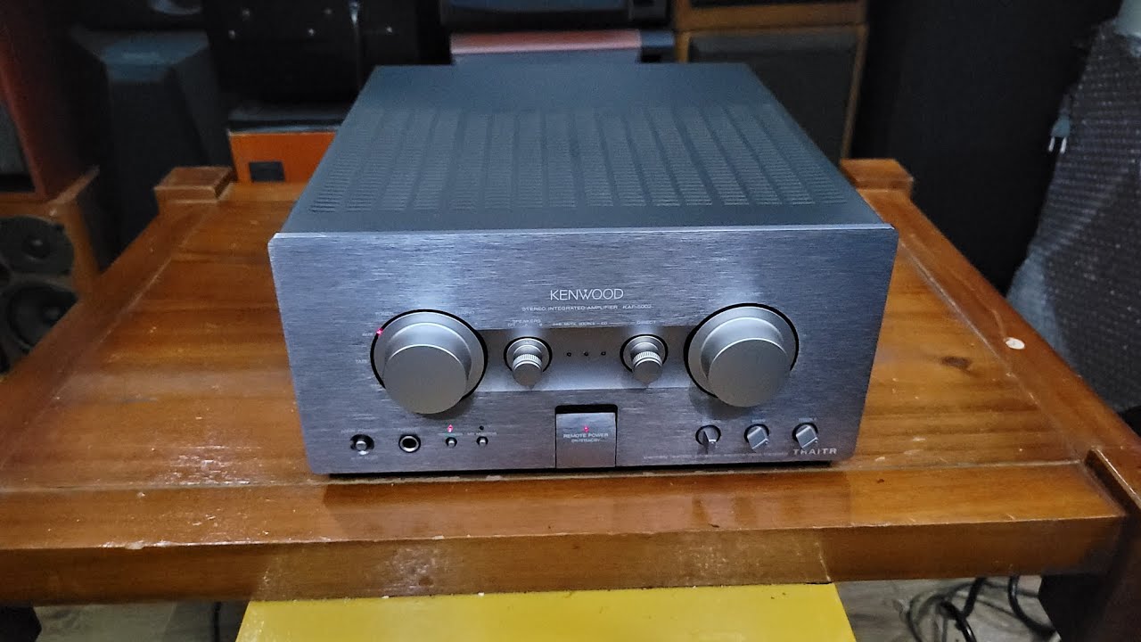 Kenwood Kaf 5002 amplifier runs on 4 dual transistors, extremely