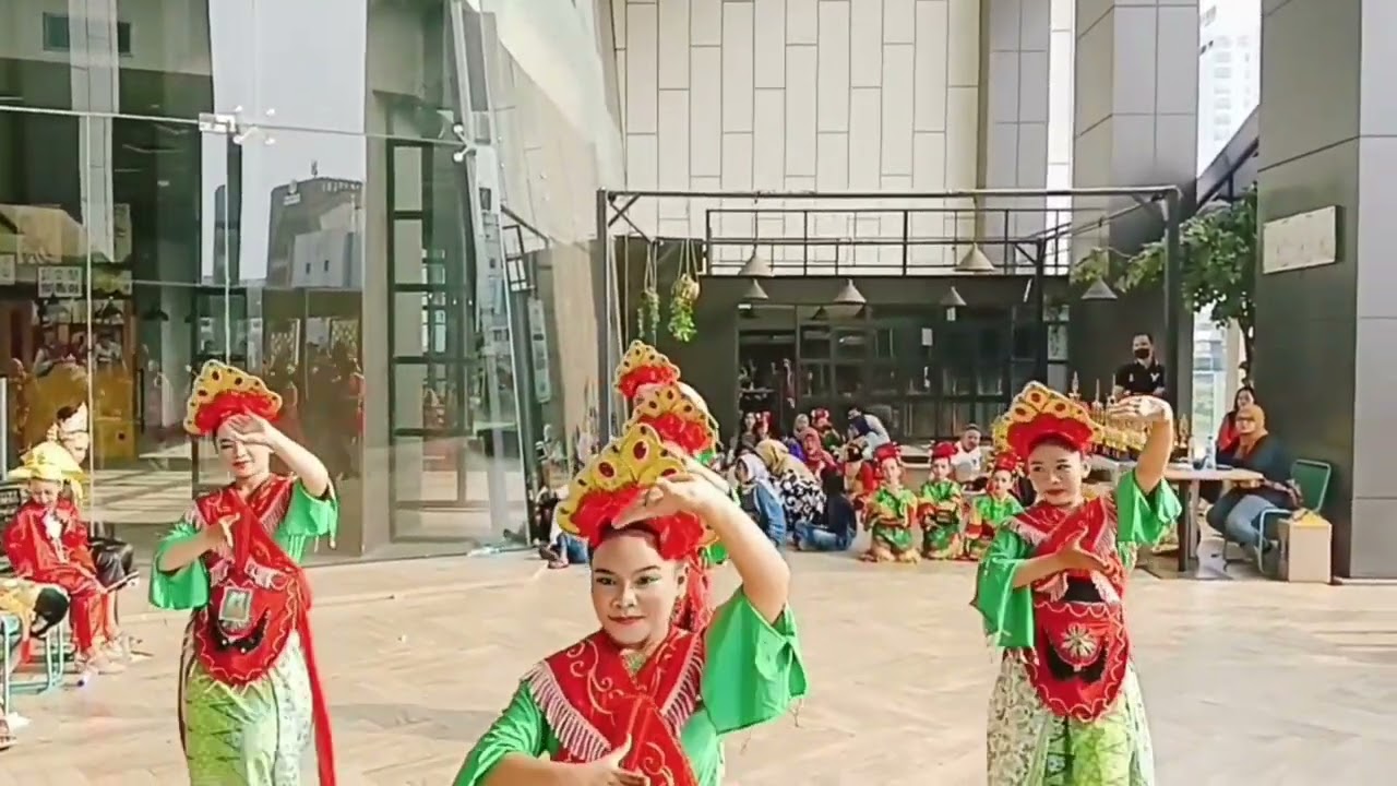 Perlombaan Tari Kembang Jatoh