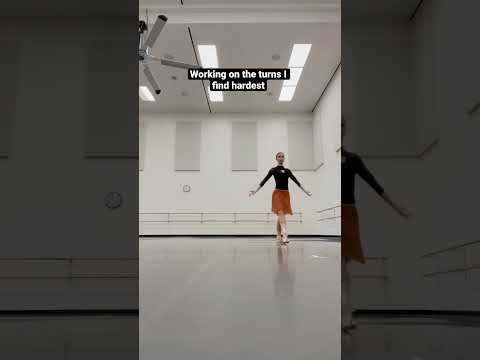 Waaayy Harder Than It Looks! Ballet Ballerina Pointeshoes Practice