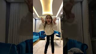 Başımın Belası Çilek Sinek Git Gitsene Be