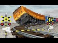 【踏切アニメ】すべる電車 Railroad Crossing Train Animation