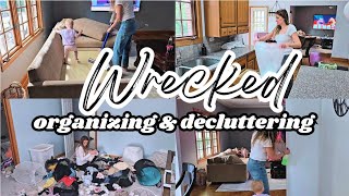 Clean with me / wrecked organizing and decluttering/ cleaning motivation 