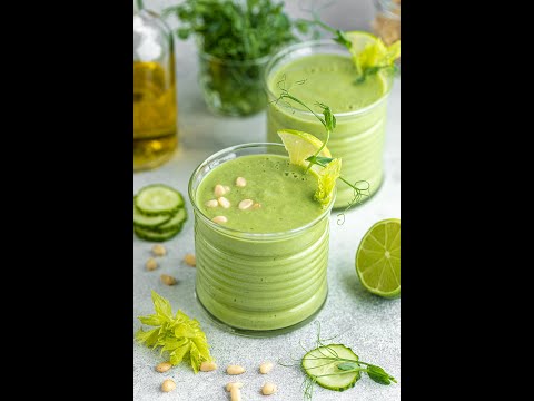 Зеленый смузи с кедровыми орешками