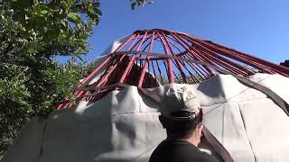 Установка кыргызской юрты в Чолпон Ате