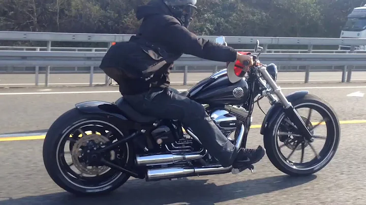 #HarleyDavidson FXSB Breakout on Highway #harley #motorcycle