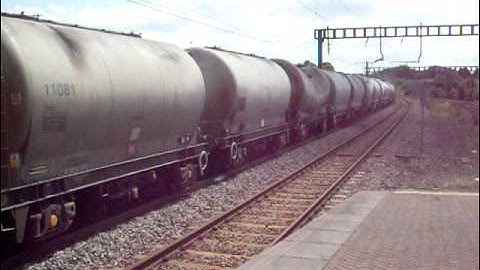 freightliner 66 passes luton airport parkway