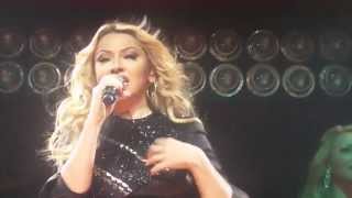 Hadise - Biz Burdayız (Jolly Joker İstanbul Canlı Performans) Resimi