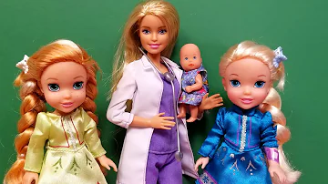 Doctor check up ! Elsa & Anna toddlers - Barbie