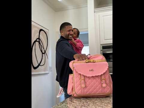 No! Jae is rushing and puts the WRONG item in Ava’s back pack!