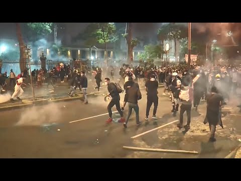 秘魯總統遭彈劾 利馬街頭爆反新政府示威 20201113 公視晚間新聞