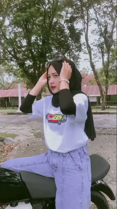 cewek cantik naik RX king