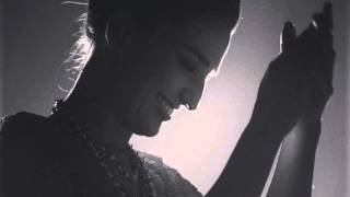 Video voorbeeld van "Sara Bareilles - Smile (Emmys 2014) HD"