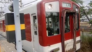 近鉄生駒線　王寺駅2番ホームから1021系普通が発車