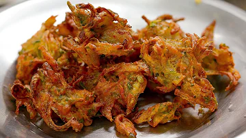 कुरकुरीत कांदा भजी | Crispy Kanda Bhaji | Onion Pakoda | Maharashtrian Recipes