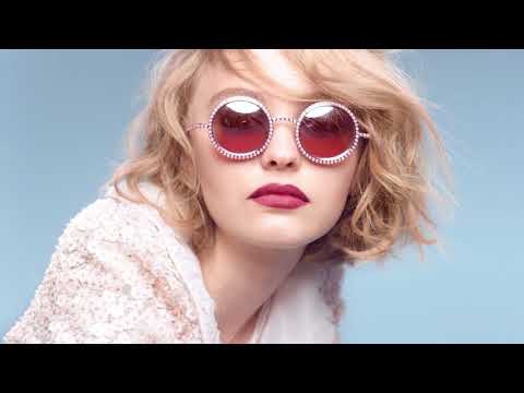 Vidéo: Valeur nette de Lily Rose Depp : wiki, mariés, famille, mariage, salaire, frères et sœurs