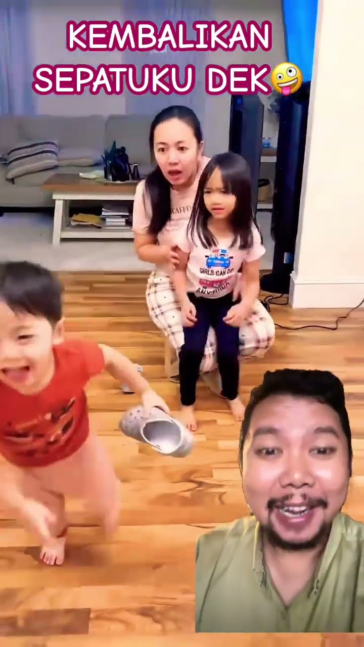 KEMBALIKAN SEPATU SANDALKU DEK!!!?? #cute #babyprank #funny #cutebaby #shorts