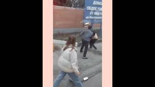 Ростов-на-Дону: водитель 91 автобуса избил пассажира прямо около входа в ГИБДД! 🤯