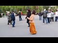 Девочка в платье 👗 из ситца Танцы 🕺 в парке Горького Май 2021 Харьков